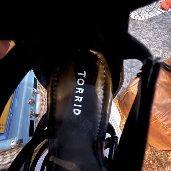 NWOT Torrid Chunky Black Suede Stacked Heels S:8W - Picture 6 of 10